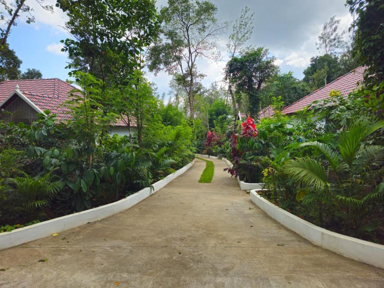 Coorg Orange Blossom Resort And Spa Suntikoppa Exterior foto